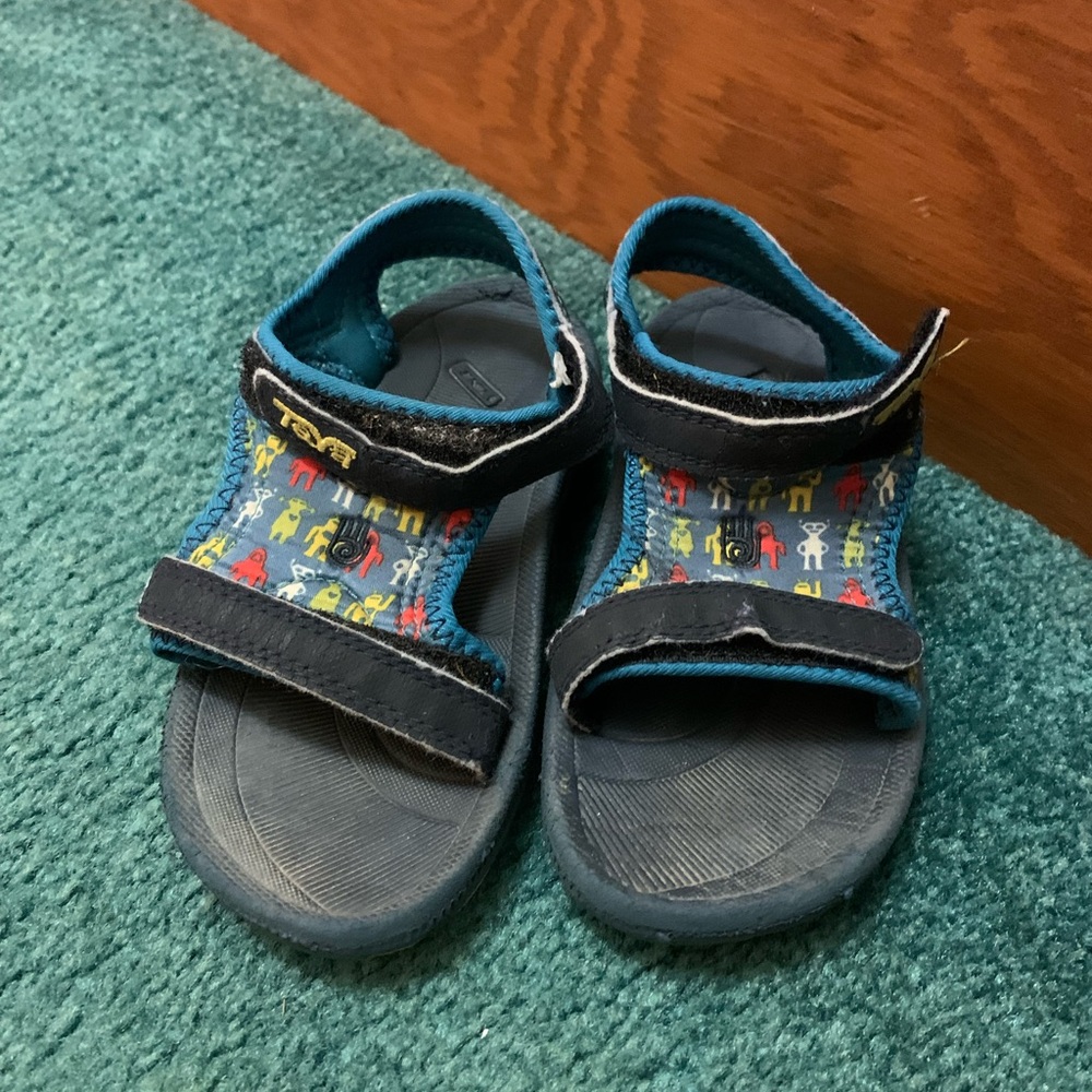 teva water shoes